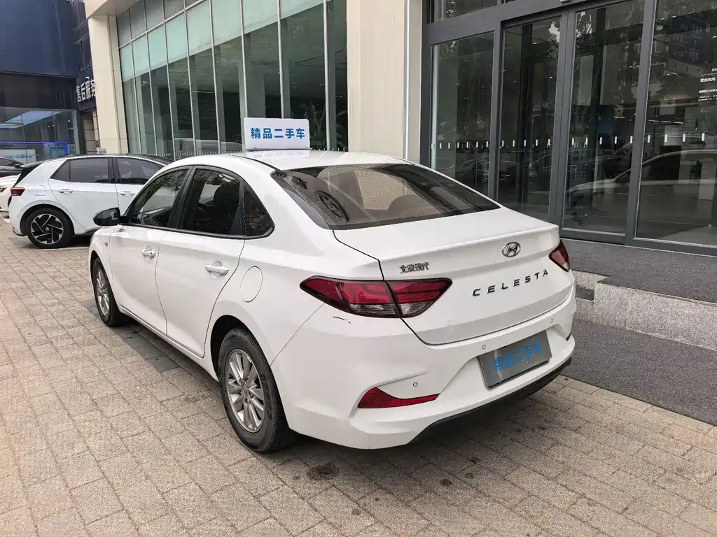 Hyundai Elantra - фото 27