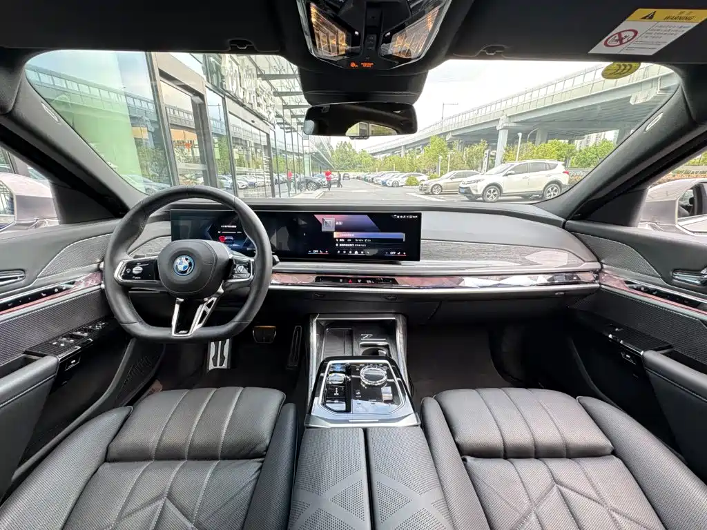 BMW i7 — миниатюра 14