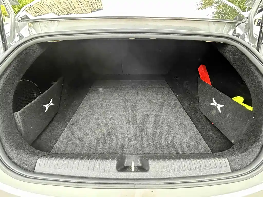 XPeng P7 — миниатюра 17