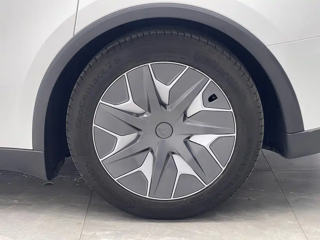 Tesla Model Y L — миниатюра 19