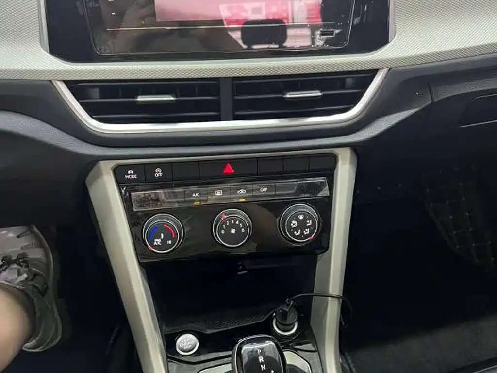 Volkswagen T-Roc — миниатюра 13