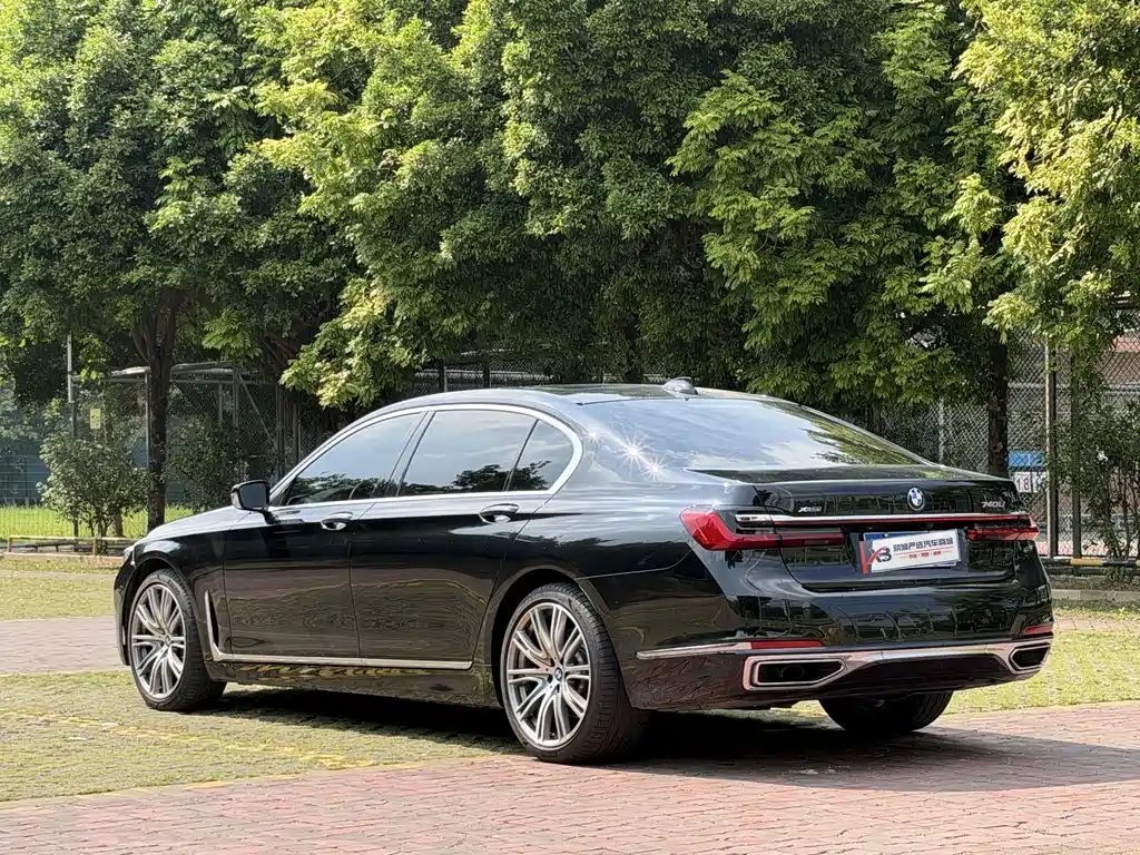 BMW 7 Series — миниатюра 5