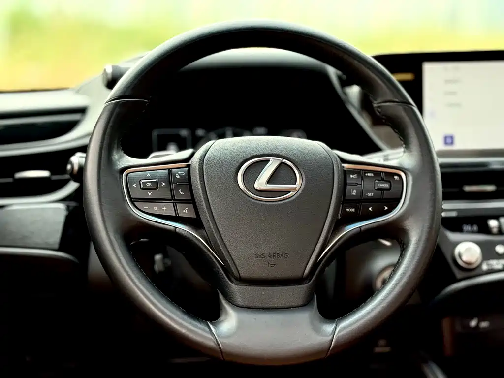 Lexus ES — миниатюра 10