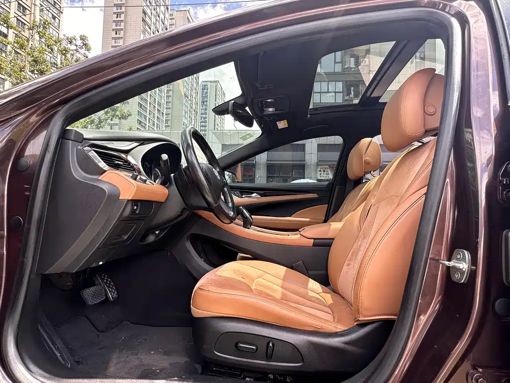 Buick LaCrosse — миниатюра 10