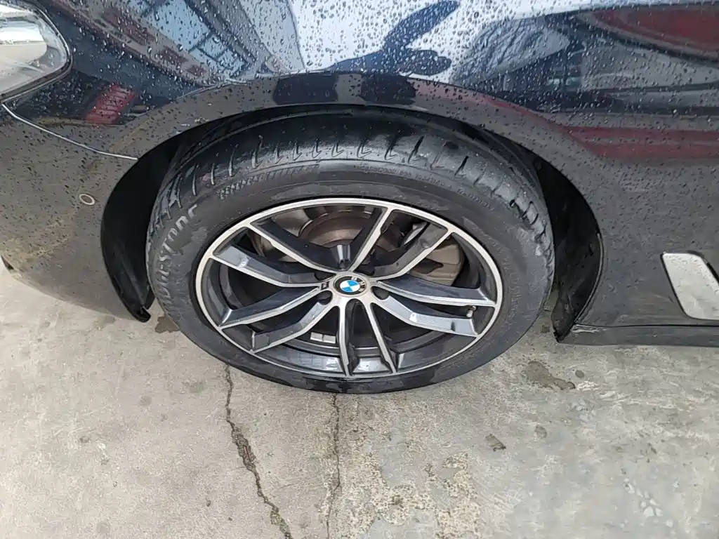 BMW 5 Series — миниатюра 23