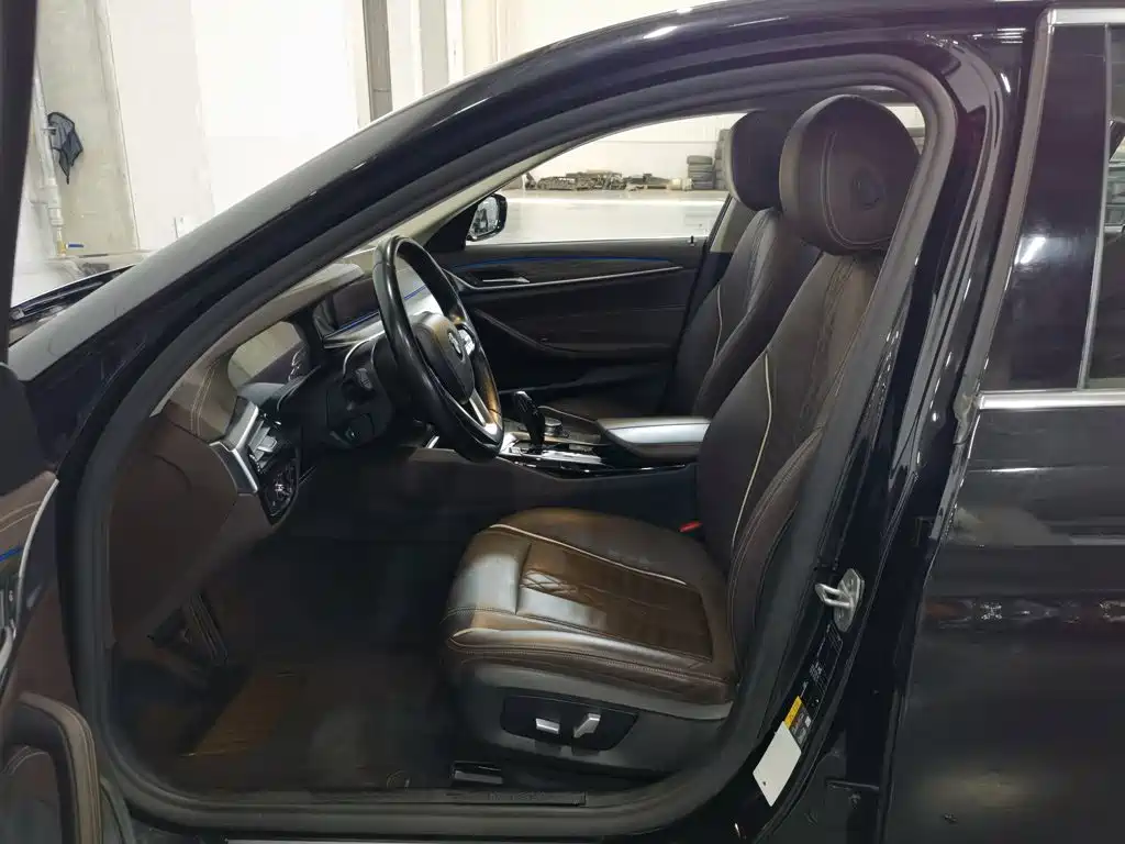 BMW 5 Series New Energy — миниатюра 10