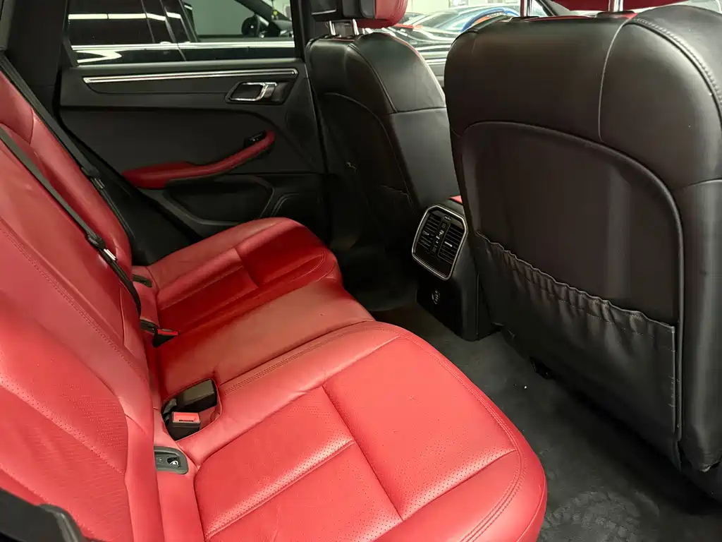 Porsche Macan — миниатюра 10