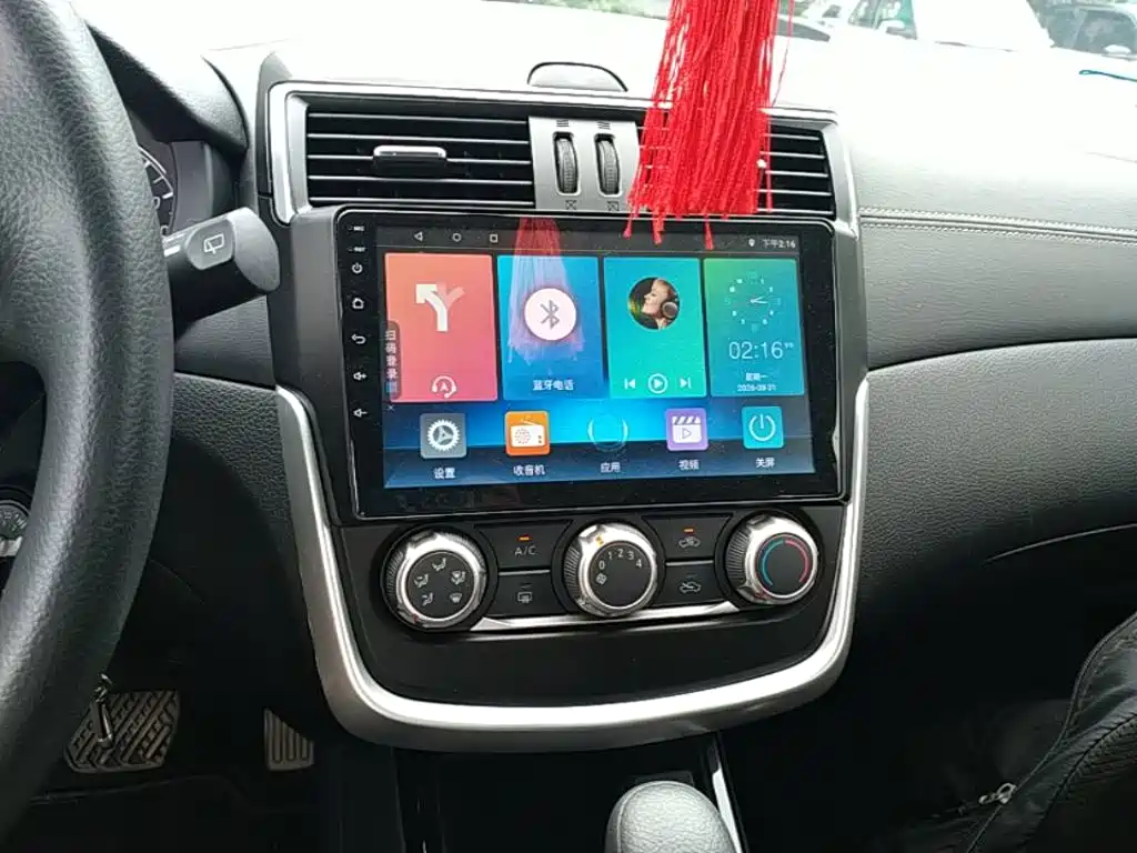 Nissan Tiida — миниатюра 13
