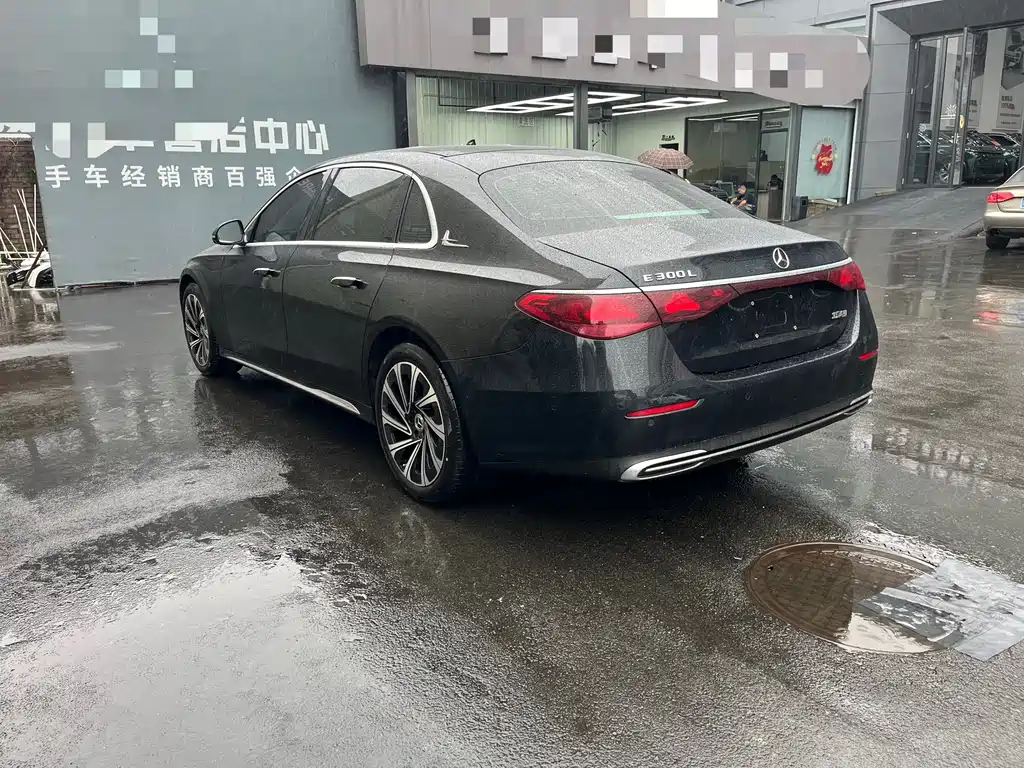 Mercedes-Benz E-Class — миниатюра 7