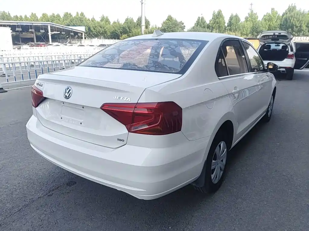 Volkswagen Jetta — миниатюра 7