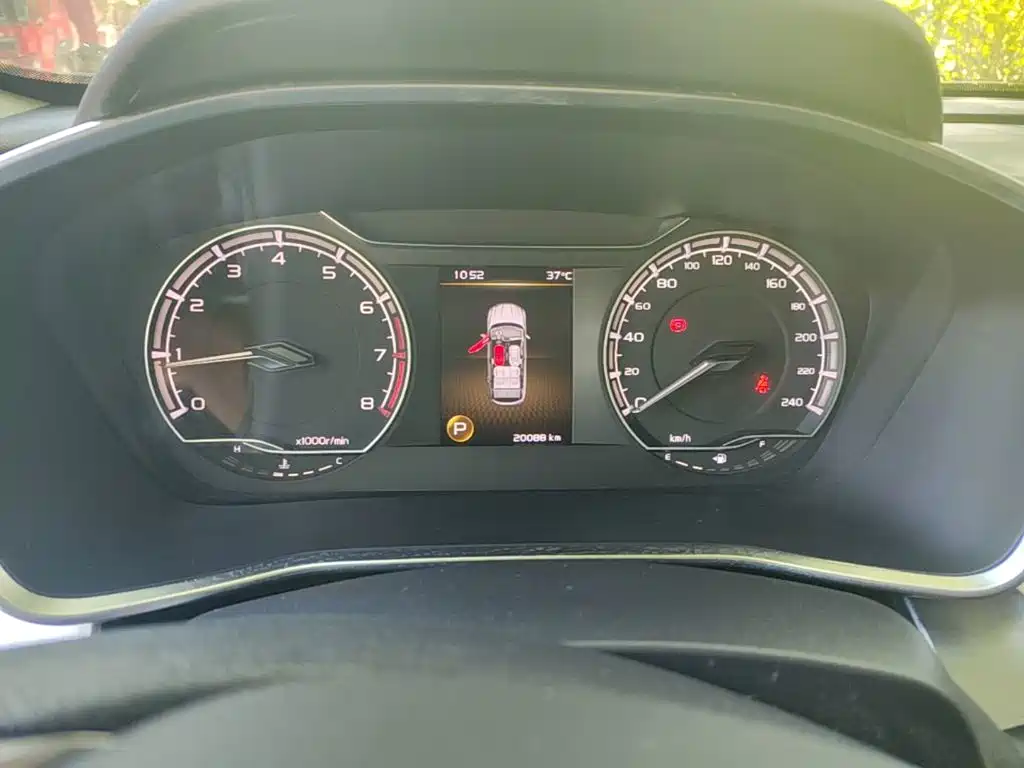 Geely Binyue — миниатюра 12