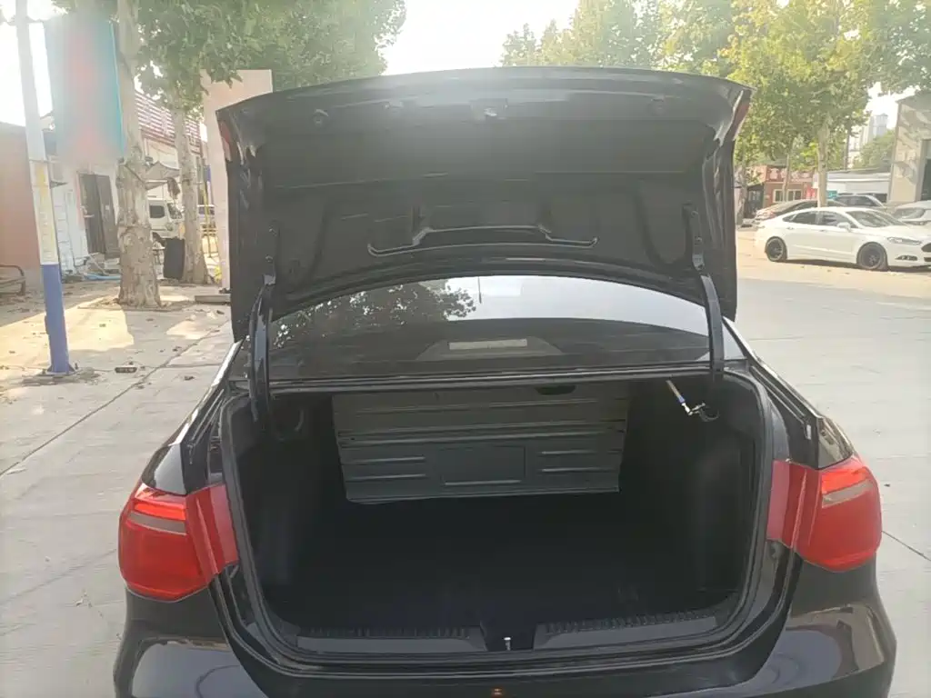 Volkswagen Jetta — миниатюра 19