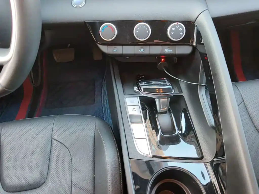 Hyundai Elantra — миниатюра 14