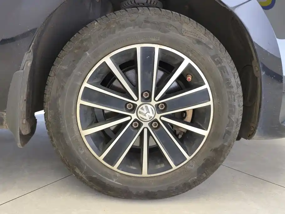 Volkswagen Santana — миниатюра 6