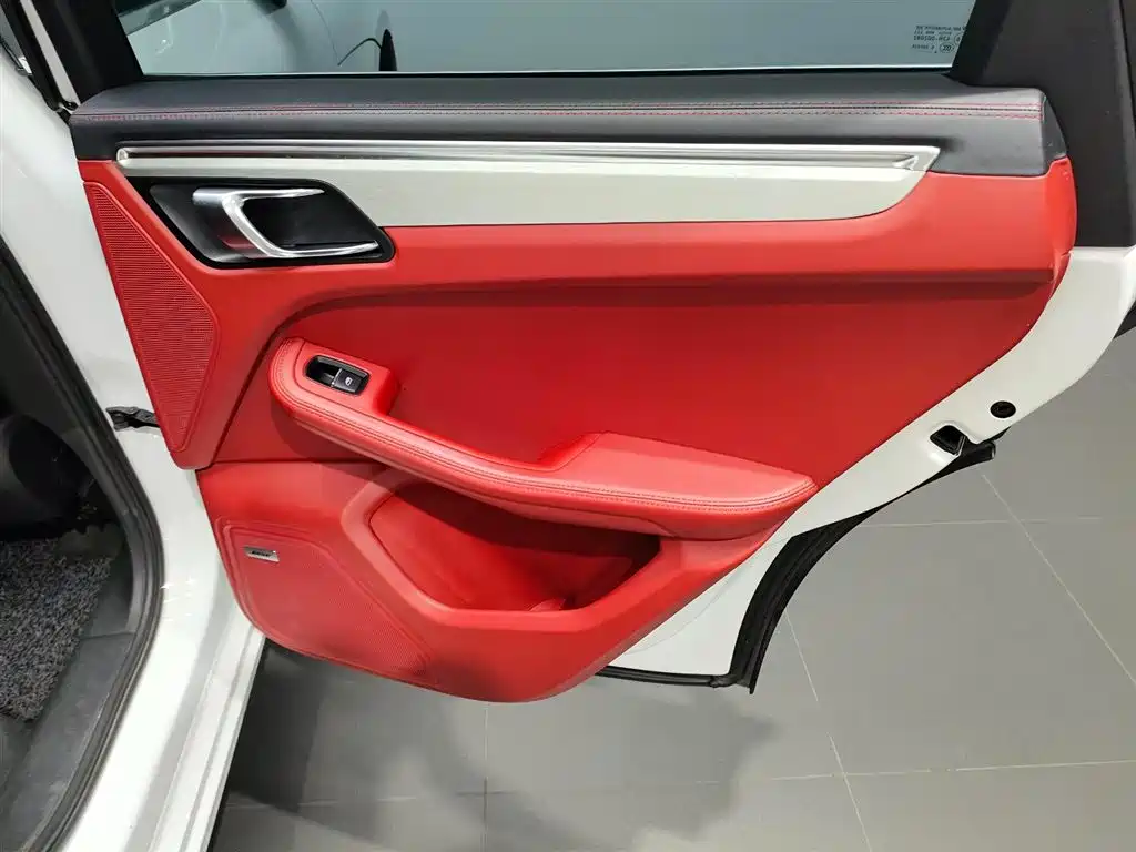 Porsche Macan — миниатюра 13