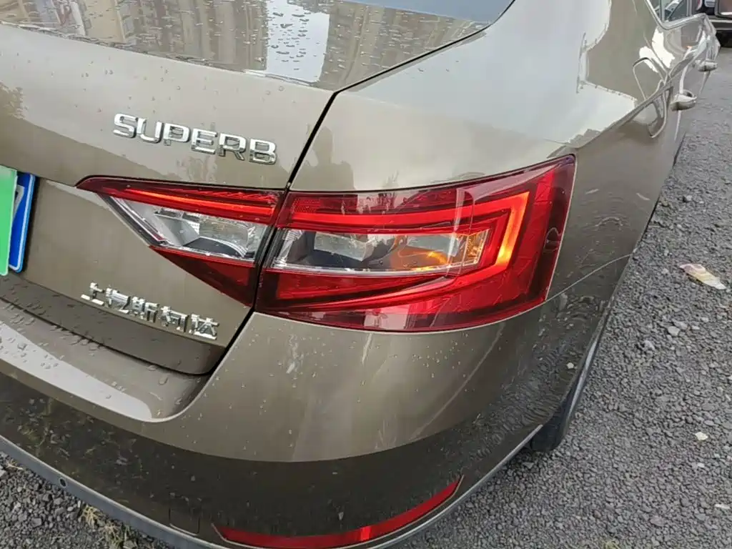 Skoda Superb — миниатюра 8