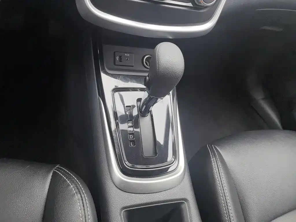 Nissan Tiida — миниатюра 13