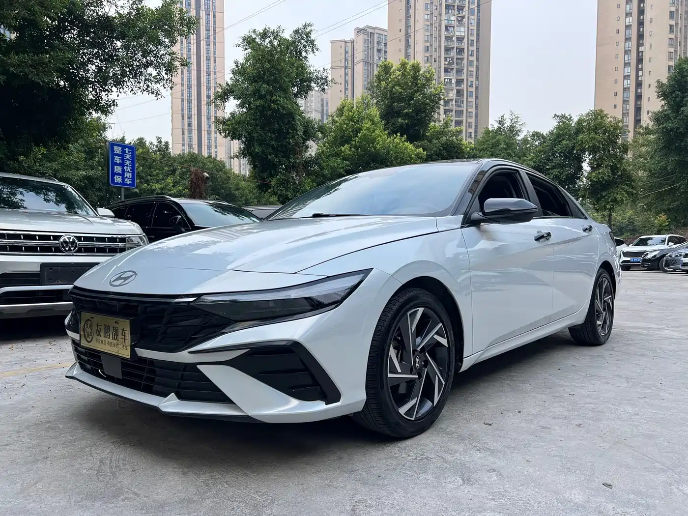 伊兰特 2023款 1.5L CVT LUX尊贵版 2024