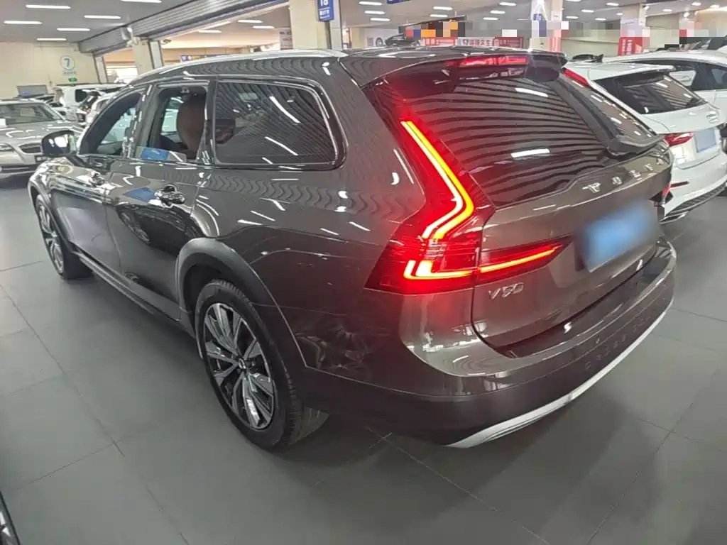 Volvo V90 — миниатюра 5