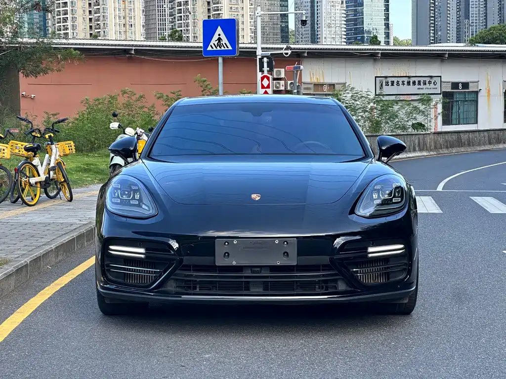 PORSCHE PANAMERA