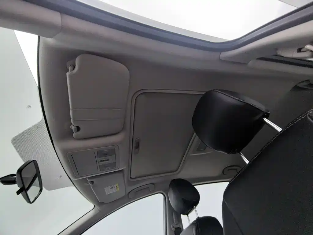 Nissan Tiida — миниатюра 14