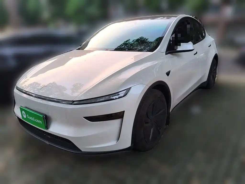 Tesla Model Y 2025