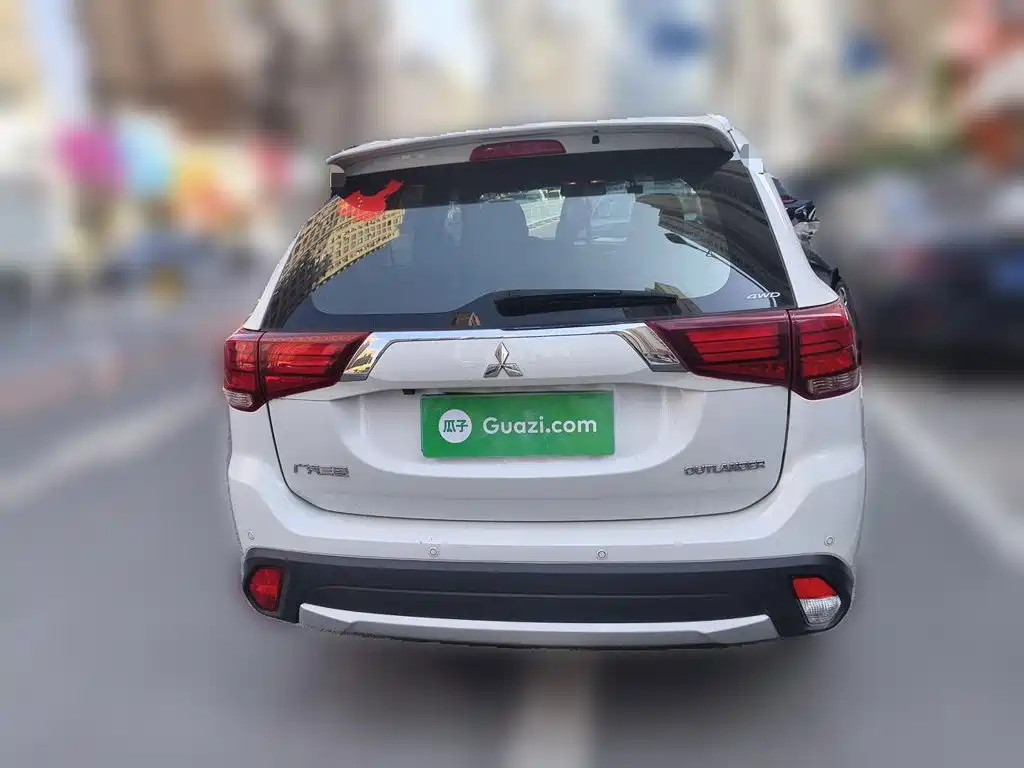 Mitsubishi Outlander — миниатюра 5