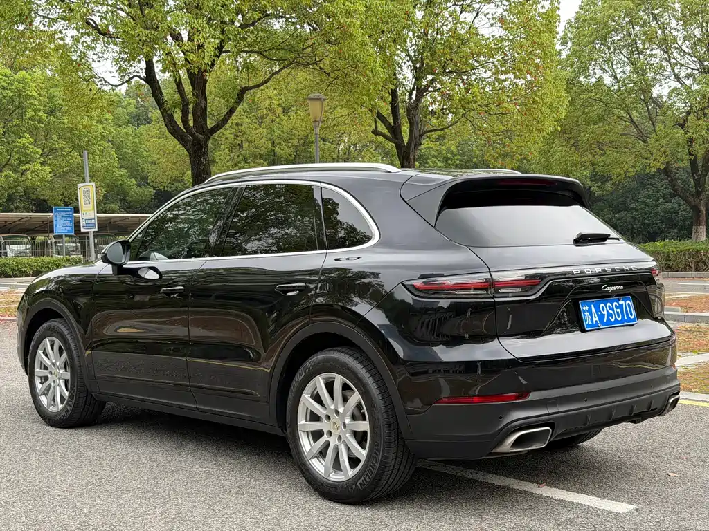 Porsche Cayenne — миниатюра 24