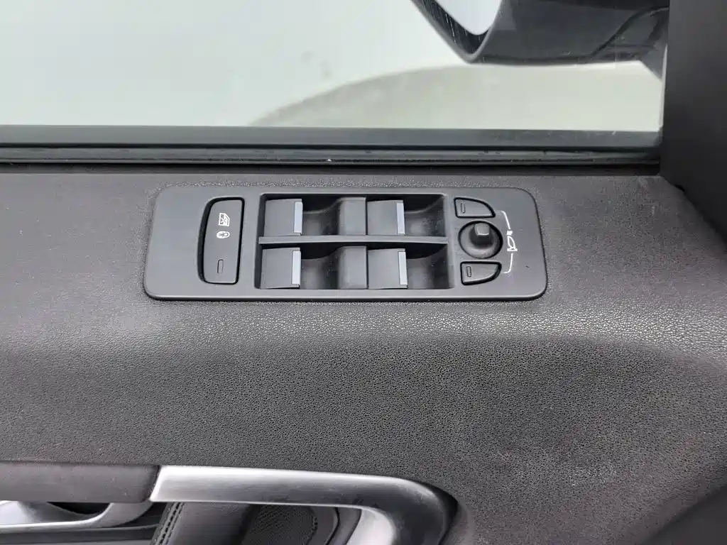Land Rover Discovery Sport — миниатюра 9