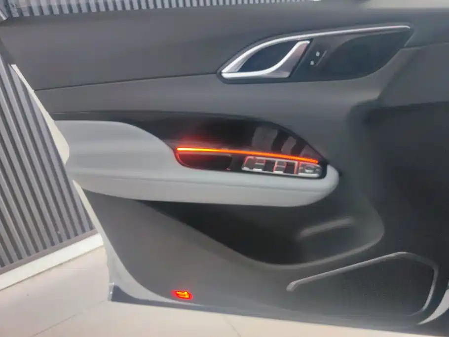 Hongqi Hongqi HS3 PHEV — миниатюра 7