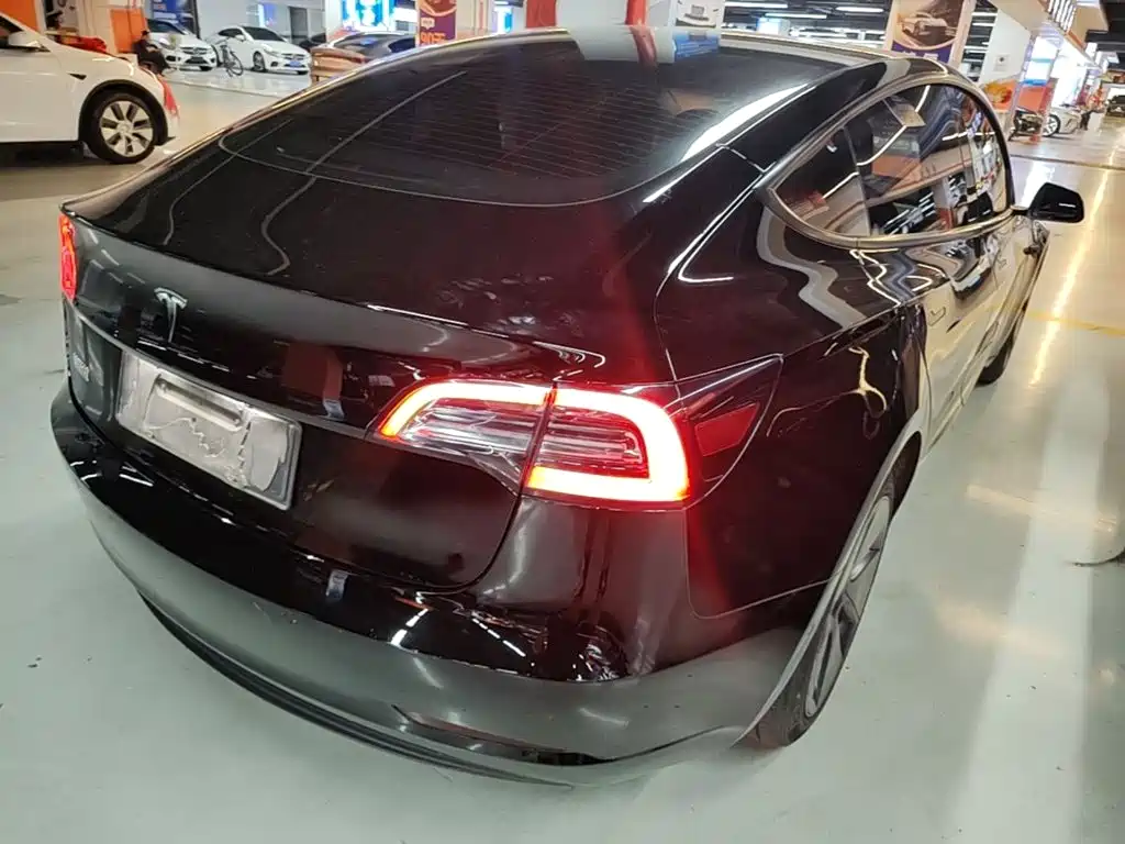 Tesla Model 3 — миниатюра 7