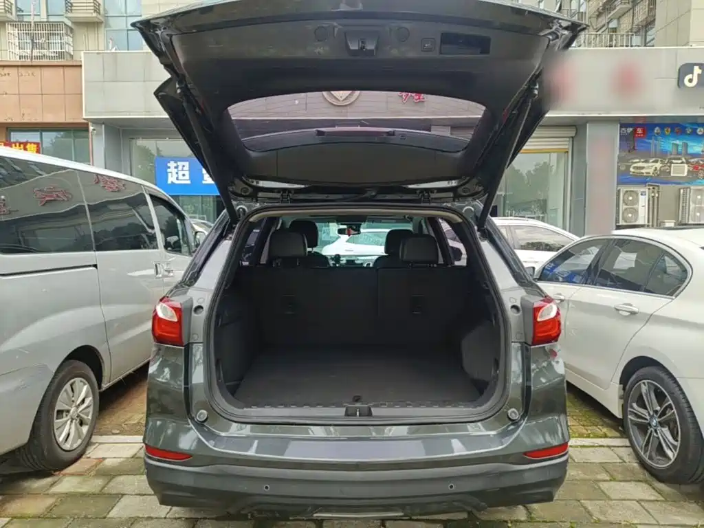 Chevrolet Equinox — миниатюра 19