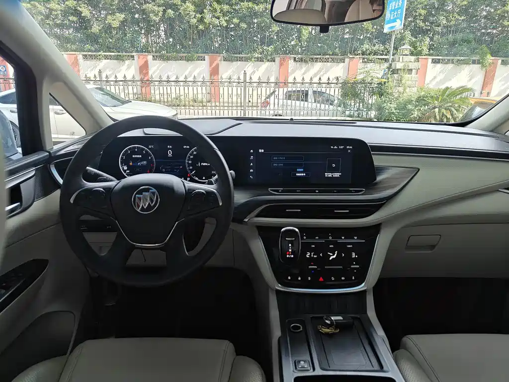 Buick GL8 — миниатюра 12