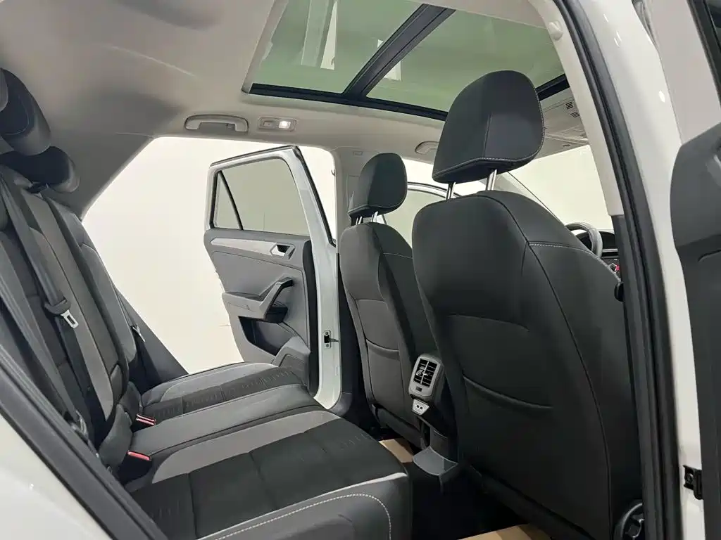 Volkswagen T-Roc — миниатюра 5