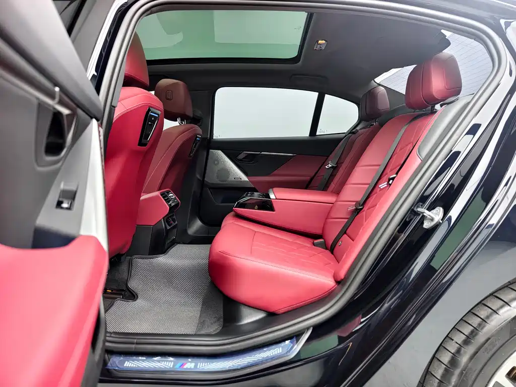 BMW 5 Series — миниатюра 8