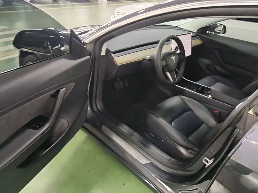 Tesla Model 3 — миниатюра 16