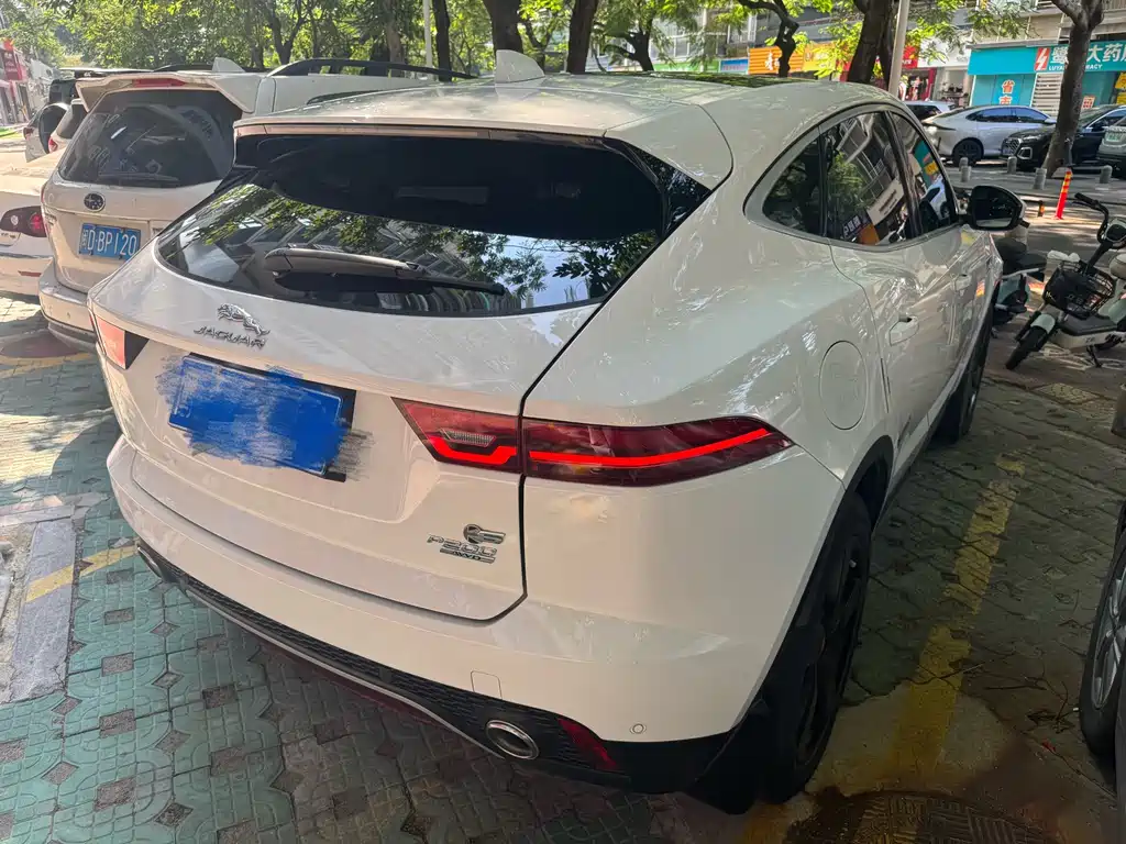 Jaguar E-PACE — миниатюра 4