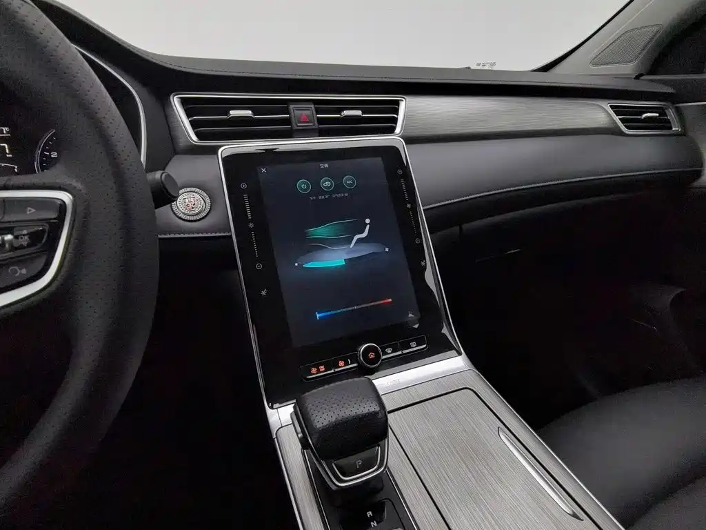 Roewe RX5 — миниатюра 12