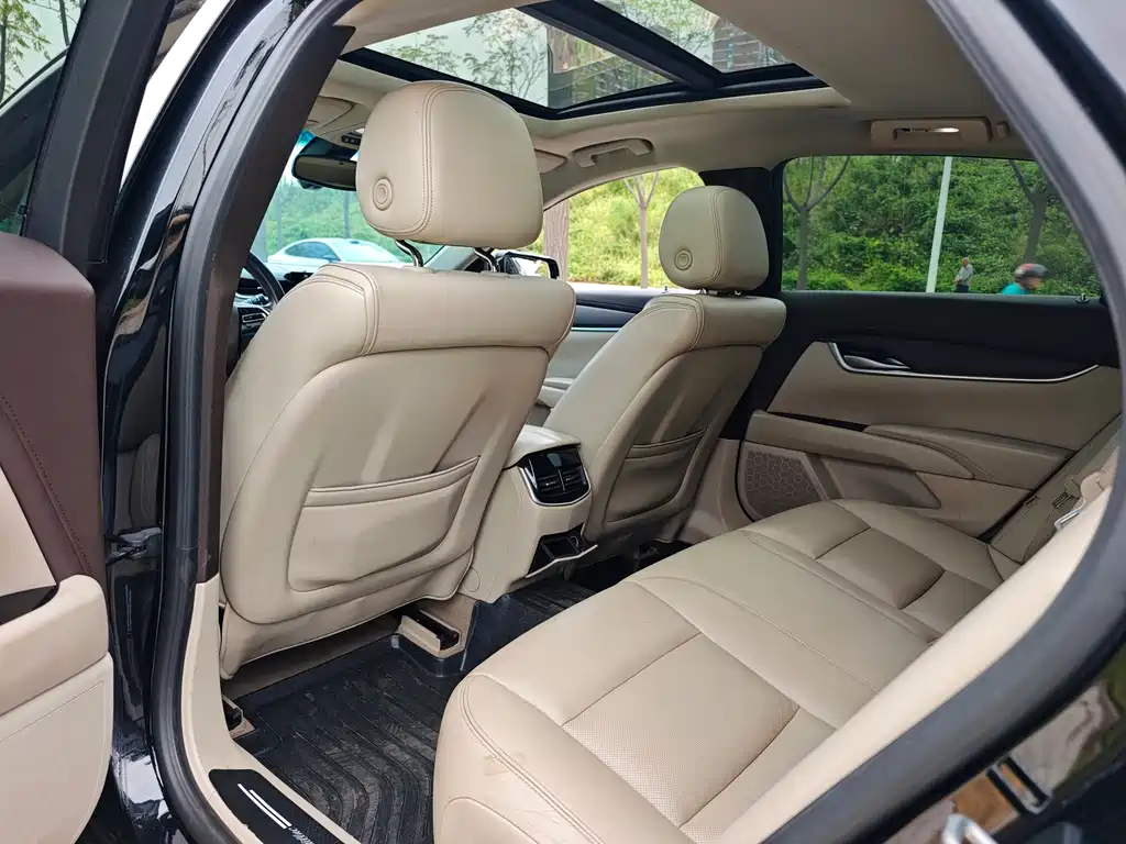 Cadillac XTS — миниатюра 6