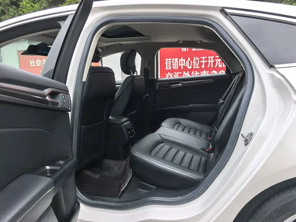 Ford Mondeo — миниатюра 11