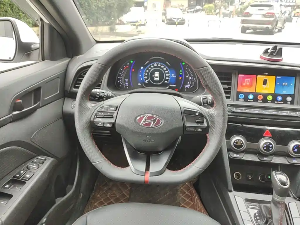 Hyundai Elantra — миниатюра 11