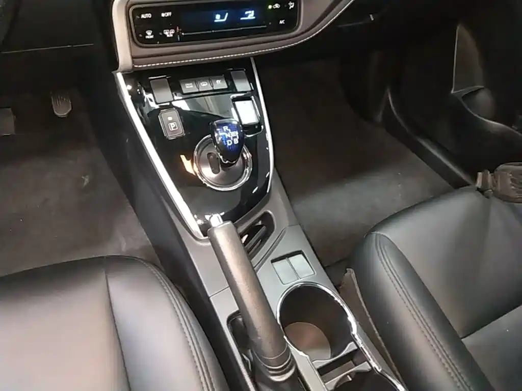 Toyota Corolla Hybrid — миниатюра 14