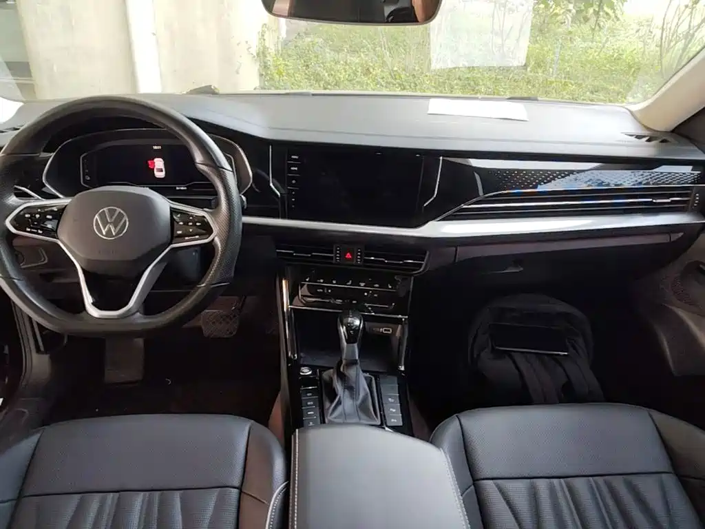 Volkswagen Passat PHEV — миниатюра 10