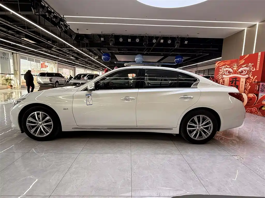 INFINITI Q50L