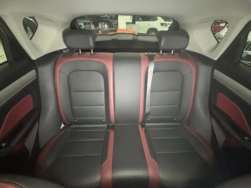 Geely Binyue — миниатюра 13