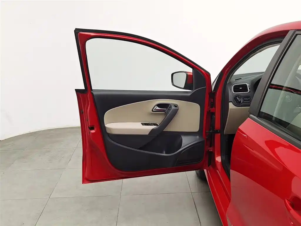 Volkswagen Polo 2011 1.4L AT