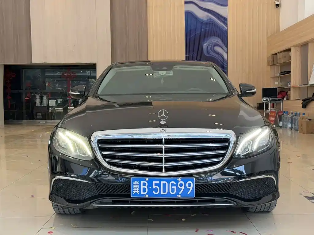 Mercedes-Benz E-Class — миниатюра 2