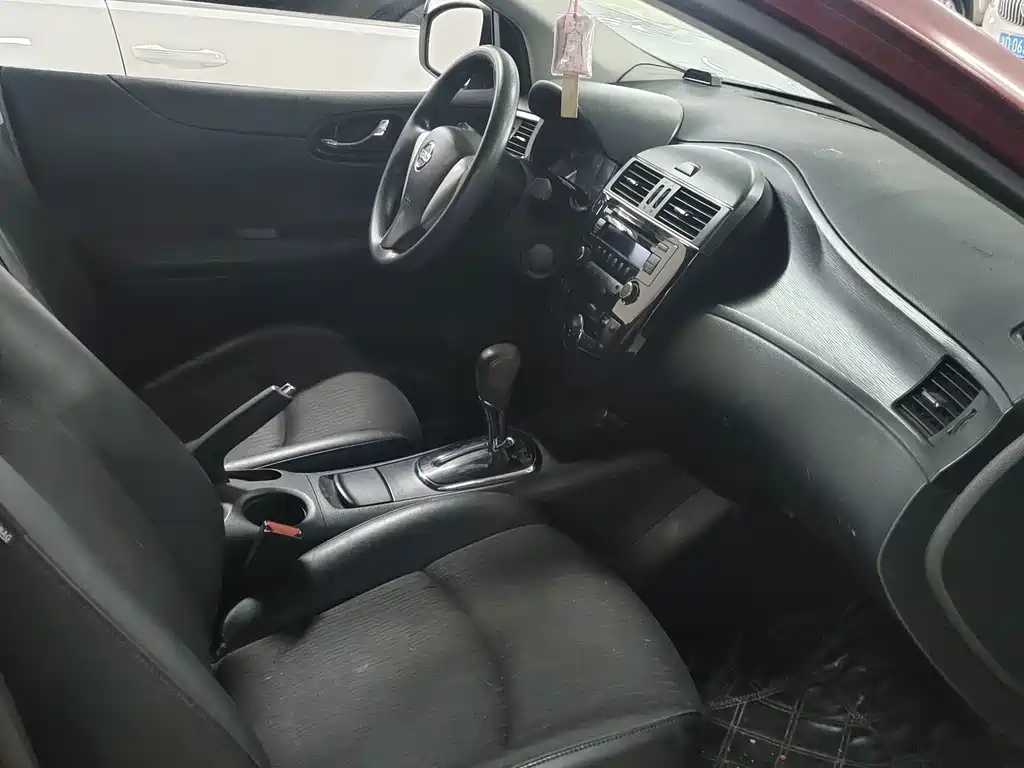 Nissan Tiida — миниатюра 6