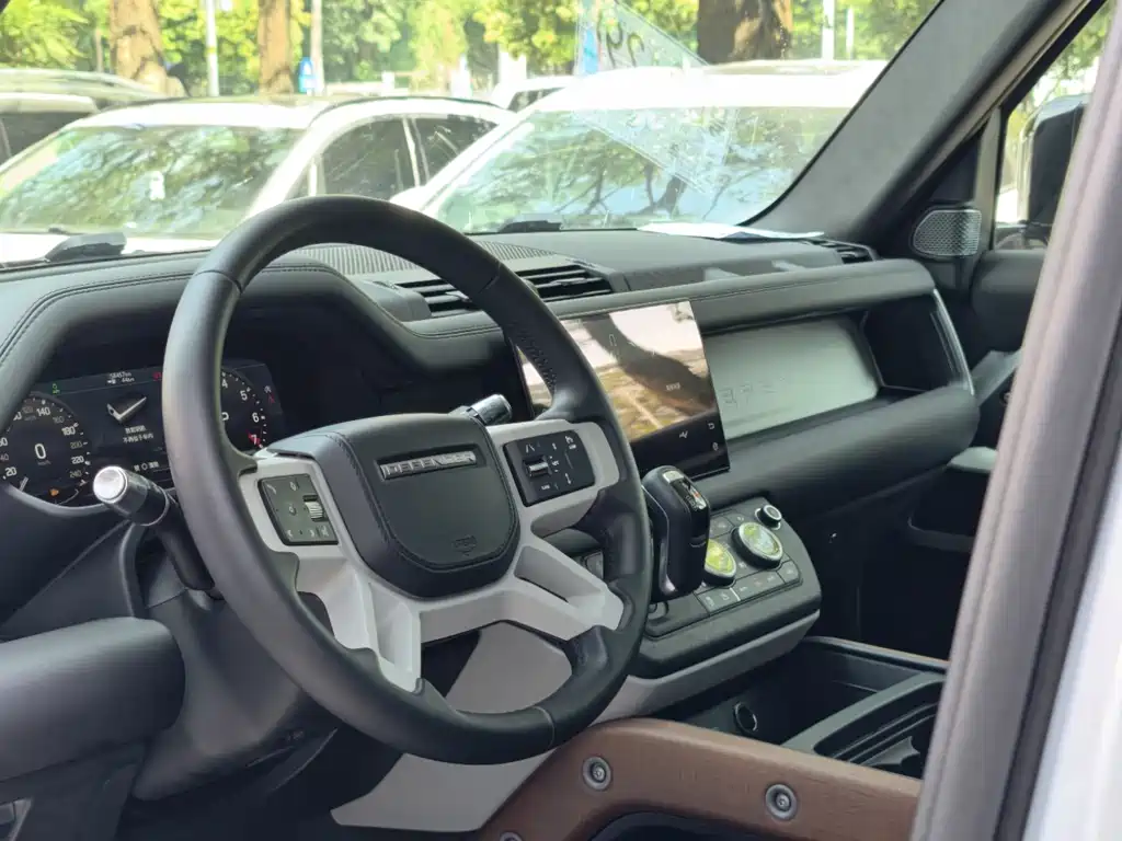 Land Rover Defender — миниатюра 4
