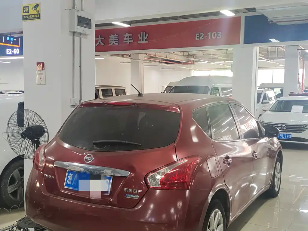 Nissan Tiida — миниатюра 8